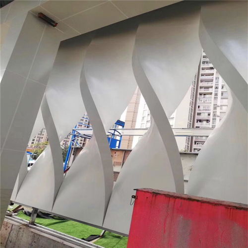 藝術彩色鋁單板的構造特點及其在建筑裝飾中的應用